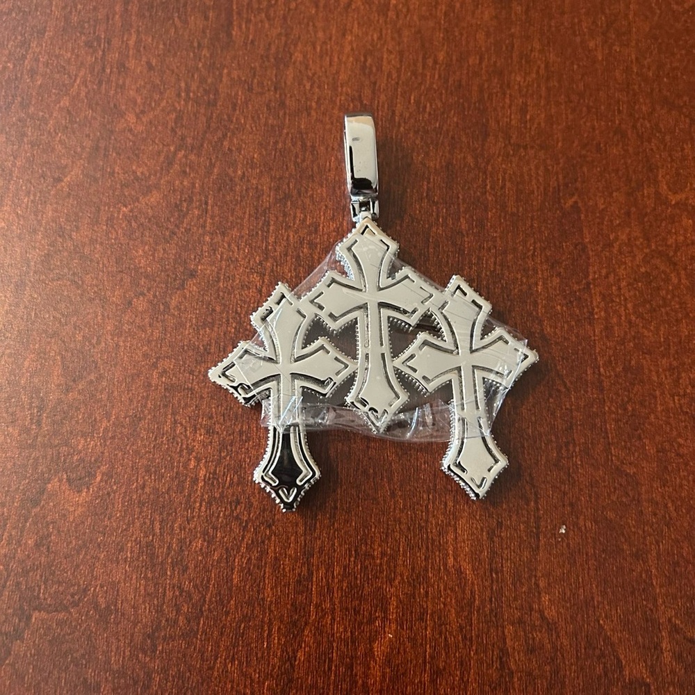 Iced Cross Pendant | VVS1 Moissanite | Heavy Shine - Picture 6 of 6